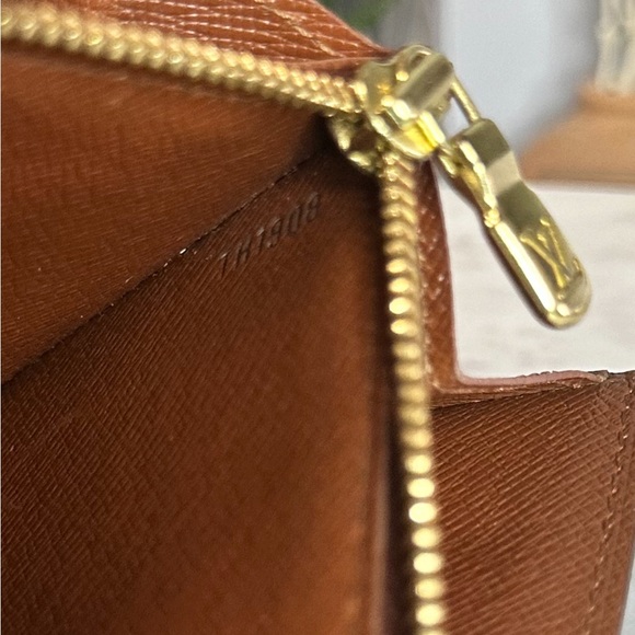 Louis Vuitton Monogram Sarah Long Wallet - Picture 12 of 16
